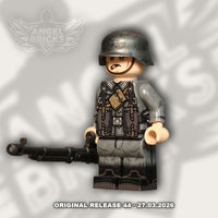 Minifigure #37 (WW2 German Soldier, PzB 39)