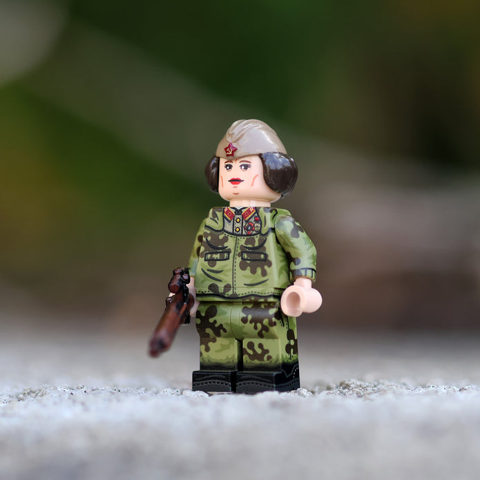 Minifigure #53 (WW2 Soviet soldier. Female Sniper)