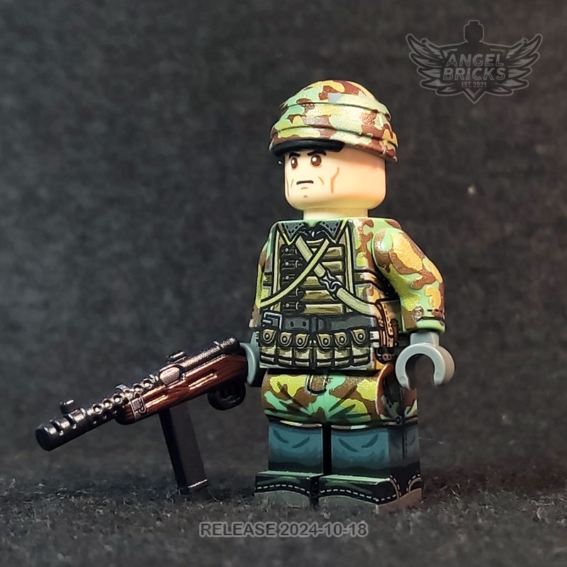 Minifigure #11 (WW2 Italian Paratrooper)