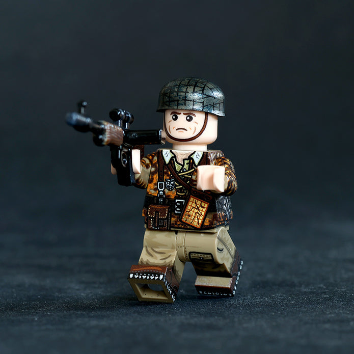 Minifigure #47 (WW2German soldier. Fallschirmjäger)